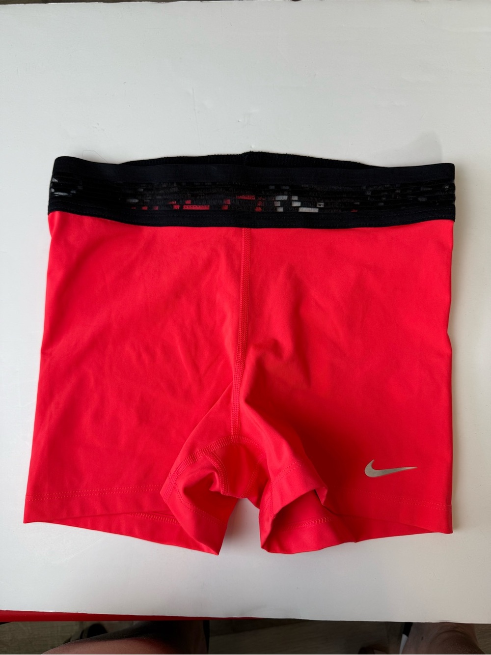 EUC Women’s Nike Pro 3” Compression Shorts with Die-cut lettering Waistband Sm